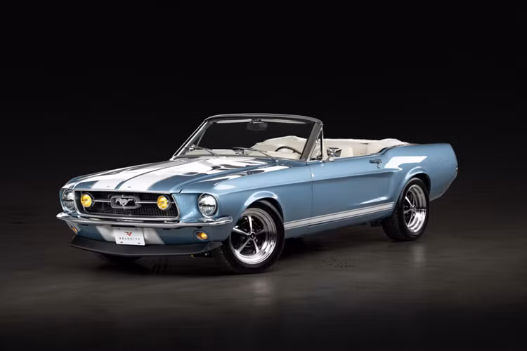 Tuy nhiên, để “làm mới” một chiếc Ford Mustang Convertible cổ điển, mức giá mà hãng nâng cấp này đưa ra lại không hề rẻ. Hãng độ đã đưa ra những tùy chọn “restomod” là mới những chiếc xe cổ với các thiết bị hiện đại, các tính năng và công nghệ sang trọng.