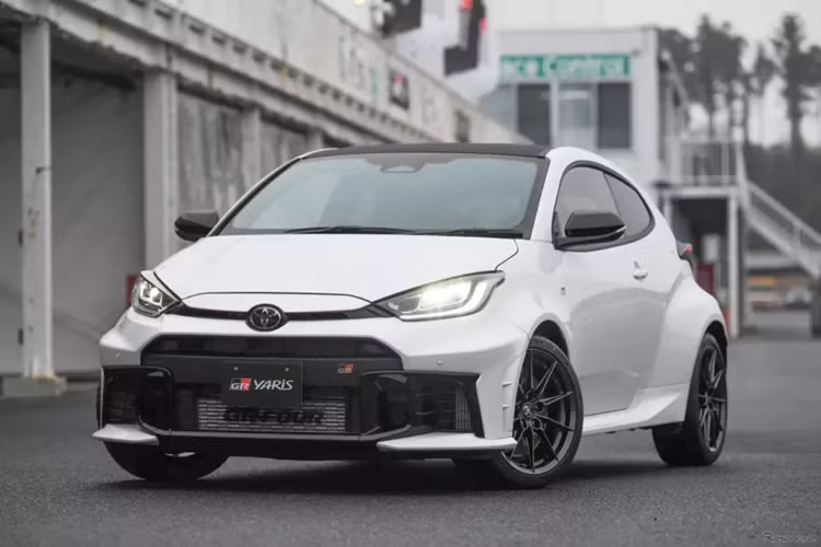 Theo kế hoạch, xe sẽ lên dây chuyền sản xuất thương mại vào mùa xuân năm nay. Hiện giá xe Toyota GR Yaris 2024 tại thị trường Nhật Bản vẫn chưa được công bố.