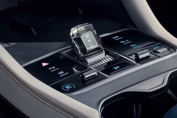 Theo công bố của nhà sản xuất, Song Plus EV 2025 có giá khởi điểm là 149.800 nhân dân tệ (tương đương khoảng 487 triệu đồng). Nhìn chung, giá khởi điểm của Song Plus EV bản tiêu chuẩn vẫn giữ nguyên. 