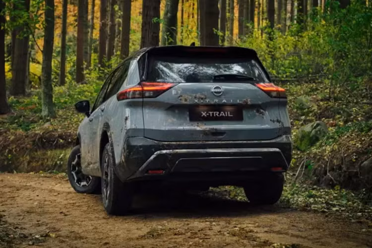 Dòng xe Nissan X-Trail ngừng bán tại Việt Nam từ năm 2020. Hiện thương hiệu Nissan chỉ bán 3 mẫu xe ở Việt Nam là Almera, Kicks và Navara.