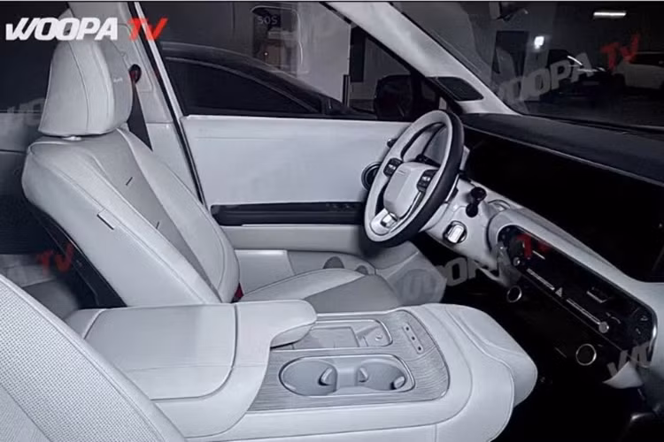 Mẫu xe SUV Hyundai Palisade 2025 sở hữu không gian rộng rãi hơn đáng kể so với phiên bản tiền nhiệm do chiều dài cơ sở được tinh chỉnh. Khoang cabin của xe được trang bị nhiều tiện ích hiện đại như: bảng đồng hồ kỹ thuật số và màn cảm ứng giải trí đồng cỡ 12,3 inch; sạc không dây, cổng sạc USB, giá để cốc đôi.