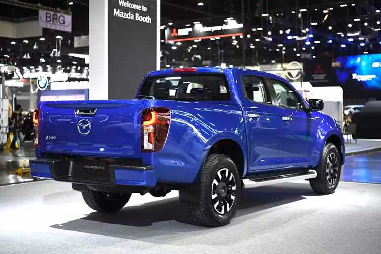 Đến thời điểm hiện tại, Mazda vẫn chưa giải thích lý do vì sao ngừng bán mẫu xe bán tải này ở Việt Nam. Tuy nhiên, nhiều nguồn tín cho biết mẫu xe bán tải BT-50 này rất có thể sẽ về Việt Nam vào năm 2025.