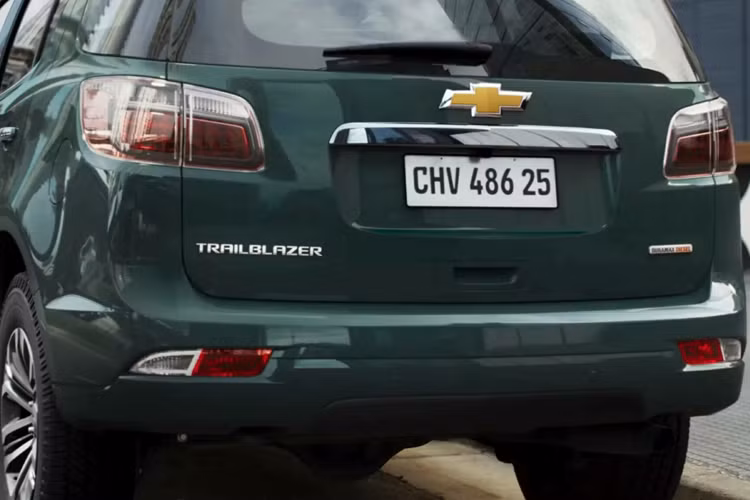 Ở phiên bản mới, các kỹ sư đã cải tiến hệ thống treo và thước lái của Trailblazer để mang lại cảm giác lái chính xác và mượt mà hơn. Chevrolet TrailBlazer 2025 sẽ được sản xuất tại nhà máy São José dos Campos của General Motors ở Brazil và dự kiến sẽ có mặt tại các đại lý địa phương vào tháng 5/2024.