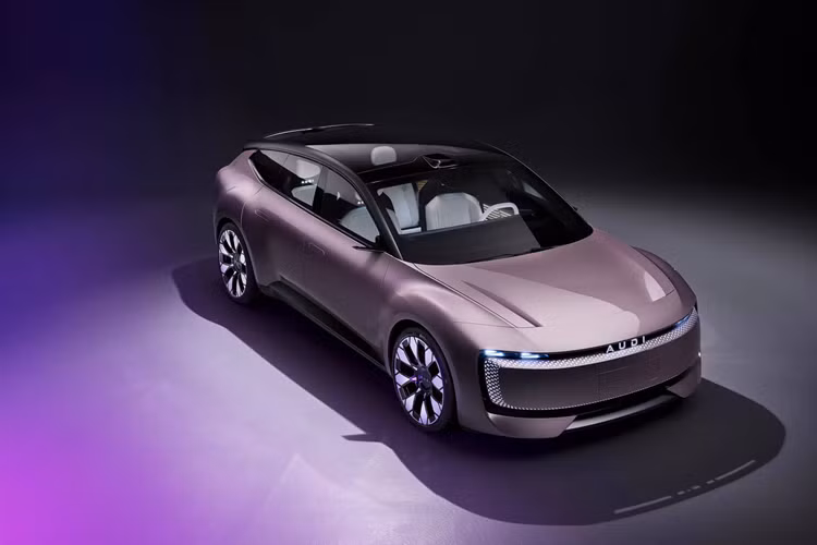 Người đứng đầu tại “AUDI” là ông Fermín Soneira, từng giữ chức vụ Trưởng bộ phận phát triển xe điện tại Audi. Ông cho biết: “AUDI được định hình bởi 100% DNA của Audi và là hiện thân của châm ngôn ‘Vorsprung durch Technik’ trong kỷ nguyên xe điện thông minh được kết nối”.