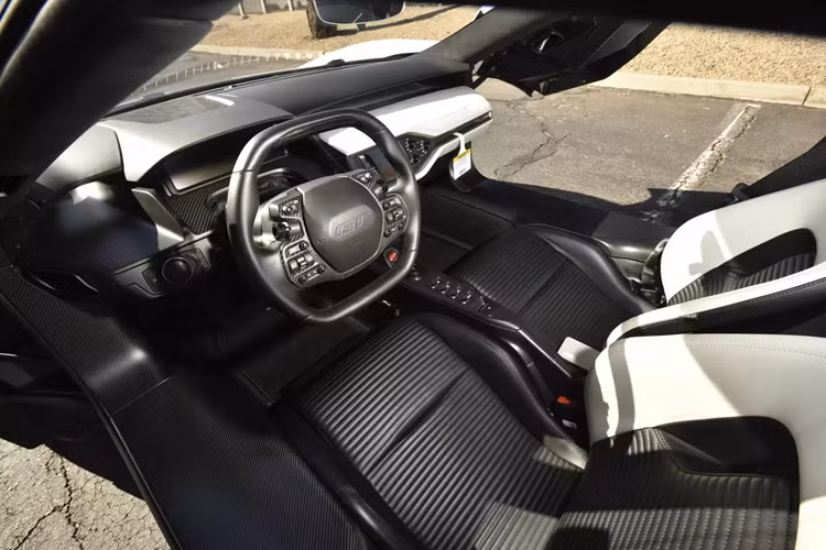 Chiếc Ford GT cụ thể này thuộc series Studio Collection với chỉ 20 chiếc được sản xuất giới hạn vào năm 2020.