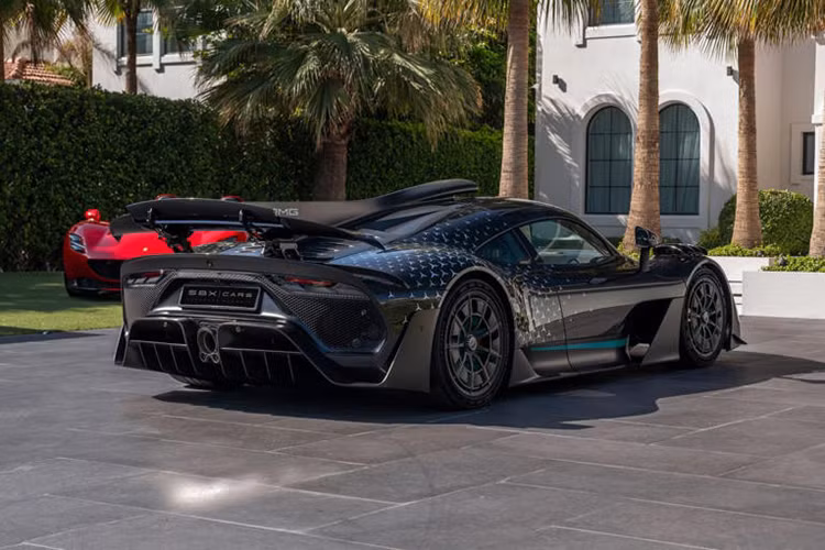 Siêu xe Mercedes-AMG One được trang bị công nghệ sử dụng trên xe đua F1, do đó, thông tin về cuộc đấu giá chiếc siêu xe này đã nhanh chóng thu hút sự quan tâm của các đại gia trên khắp thế giới.