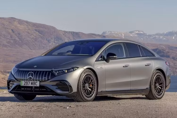  Mercedes-AMG EQS 53 Sedan 2023 – Giá bán từ 147.550 USD (khoảng 3,6 tỷ đồng) Mercedes-AMG EQS 53 là mẫu xe điện đầu tiên của thương hiệu đeo huy hiệu AMG. Đây cũng là mẫu sedan chạy điện có giá bán đắt nhất của hãng từ trước đến nay. Giá bán của Mercedes-AMG EQS 53 khởi điểm từ 147.550 USD (khoảng 3,6 tỷ đồng).