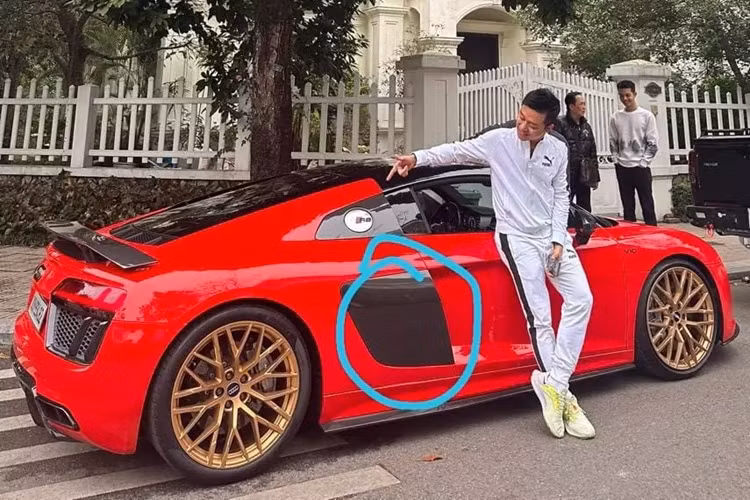 Số lượng siêu xe Audi R8 V10 Plus tại Việt Nam có đúng 6 chiếc, trong đó, chiếm đa số là mang màu đỏ, số còn lại là màu đen và vàng. Và chiếc Audi R8 V10 Plus đầu tiên về nước khá đặc biệt vì được nhập khẩu không chính hãng nhưng lại là chính hàng.