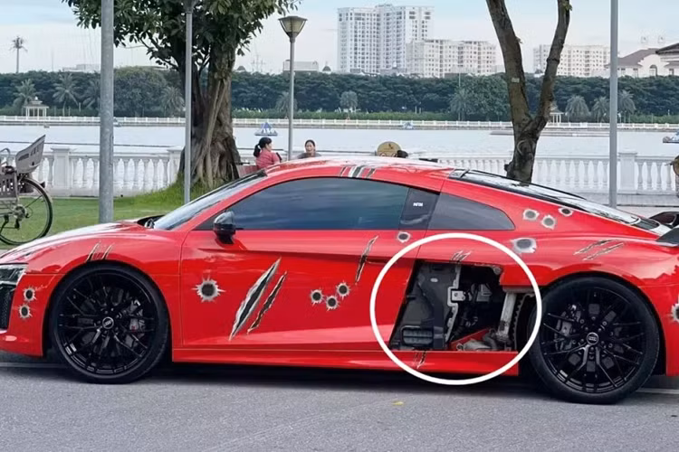 Chiếc xe từng thuộc sở hữu của cả tay chơi Tống Đông Khuê, hay gần nhất là một thanh niên 9X trong lĩnh vực tiền số ở Hà Nội. Có thời gian, chiếc Audi R8 V10 Plus này được rao bán 5,8 tỷ đồng nhưng đến nay, vẫn chưa tìm thấy chủ nhân.