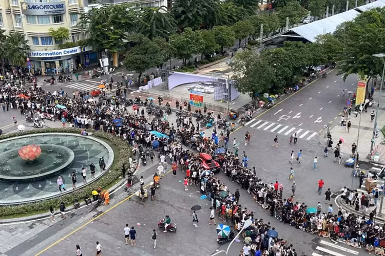 Nhưng dù là người thích hay không đam mê siêu xe vẫn chào đón nồng nhiệt đoàn siêu xe Gumball 3000 2024 mỗi khi đi qua nước mình, ấn tượng của hành trình siêu xe lớn nhất thế giới lần thứ 25 không chỉ ở con người, phong tục của từng nước mà còn đường đi.