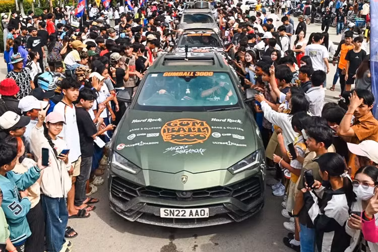 Tại Việt Nam, nơi xuất phát cũng là đất nước mà các thành viên trải nghiệm nhiều ngày nhất, lòng mến khách đã được phát huy rất nồng nhiệt khi 1 số thành viên trong đoàn khi mua nước suối nhưng quên đổi tiền sang VNĐ đã được các tài xế ôtô người Việt tặng nước uống, đồ ăn, và chào đón như người thân.