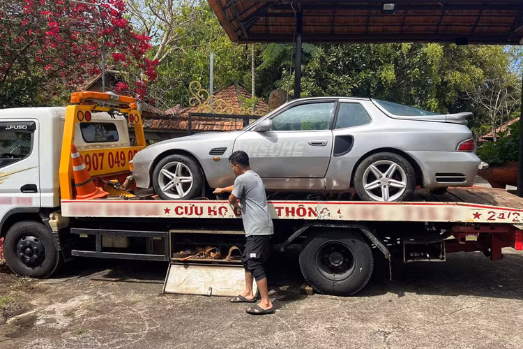Đối với mẫu xe năm 1987, 944 Motronic DME đã được cập nhật và hệ thống chống bó cứng phanh ABS cùng túi khí cho người lái và hành khách phía trước đã được giới thiệu. 944 Turbo là chiếc xe đầu tiên cung cấp túi khí như một thiết bị tiêu chuẩn, chúng là tùy chọn trên các mẫu xe 944 khác. Do có ABS, độ lệch bánh xe đã được thay đổi thành 52 mm và bánh xe Fuchs không còn là tùy chọn nữa.