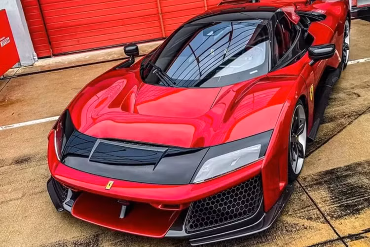 Trong danh mục dải sản phẩm của Ferrari, họ có bộ sưu tập các mẫu xe đắt tiền đáng ngưỡng mộ và nổi tiếng nhất trong số đó không ai mê xe mà không biết đến, "big five" ám chỉ bộ 5 huyền thoại là 280 GT0, F40, F50, Enzo, LaFerrari và mới đấy nhất là Ferrari F80 hoàn toàn mới.