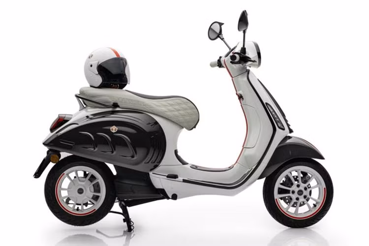 Cách phối màu lấy cảm hứng từ lá cờ Monaco, với màu đỏ và trắng trang trí cho chiếc xe tay ga. Ngoài ra, biểu tượng truyền thống của Piaggio và Vespa đã được thay thế bằng nhãn hiệu Mansory.