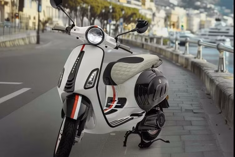 Chiếc Vespa Elettrica của Mansory này được lấy cảm hứng thiết kế từ mẫu siêu xe Mansory Ferrari 458 Spider Monaco Edition ra mắt năm 2012. Vespa Elettrica là mẫu xe tay ga chạy hoàn toàn bằng điện và ưu tiên khả năng di chuyển trong đô thị hơn là hiệu suất cao.