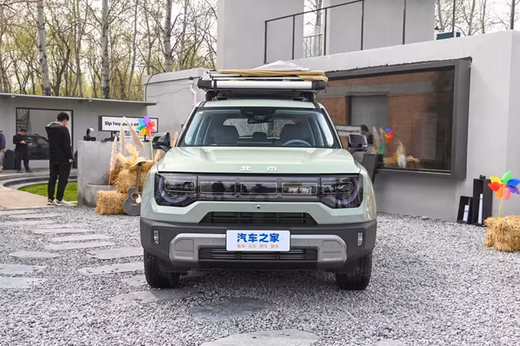Mức giá xe Beijing BJ30 2024 dao động từ 99.900 đến 136.900 nhân dân tệ (13.800 – 18.900 USD - tương đương 325 triệu đồng đến 446 triệu đồng), rẻ hơn giá bán trước đó được công bố là từ 119.900 nhân dân tệ cho đến 156.900 nhân dân tệ, tương đương 392 triệu đồng đến 513 triệu đồng.