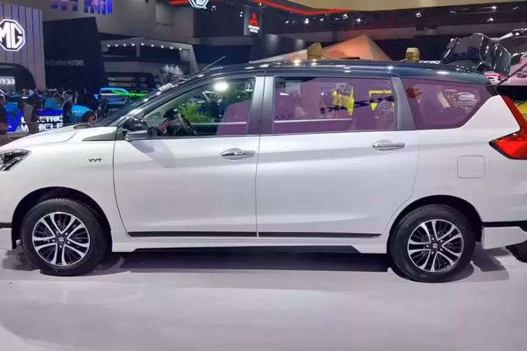 Tại thị trường Indonesia, giá xe Suzuki Ertiga Cruise 2024 cho 4 bản trang bị dao động từ 288 - 301 triệu Rupiah (khoảng 449 - 469 triệu đồng). Sau Indonesia, mẫu xe này có thể sẽ tiếp tục được giới thiệu ở những thị trường Đông Nam Á khác như Việt Nam.