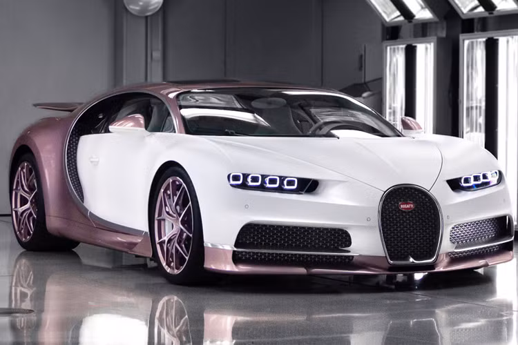 Chia sẻ về dòng xe Bugatti thay thế Chiron sẽ ra mắt vào tháng 6 tới, vị CEO khẳng định đây sẽ là sản phẩm nổi bật nhất của Bugatti, đồng thời thể hiện tầm nhìn của thương hiệu này.