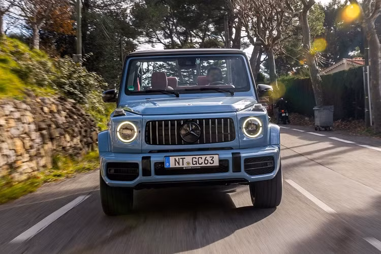 Sau gần 6 năm ra mắt cùng với nhiều phiên bản, Mercedes-Benz vẫn chưa giới thiệu một biến thể mui trần như từng làm với chiếc G500 Cabriolet Final Edition 200 hay Mercedes-Maybach G650 Landaulet.
