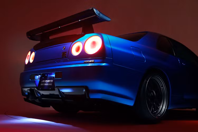 Được biết, mỗi chiếc xe mất một năm để chế tạo và giá xe Nissan R34 Skyline GT tiền độ mức khởi điểm là 450.000 USD (khoảng hơn 1 tỷ đồng) và con số đó không bao gồm giá bán cho một chiếc xe nguyên bản.