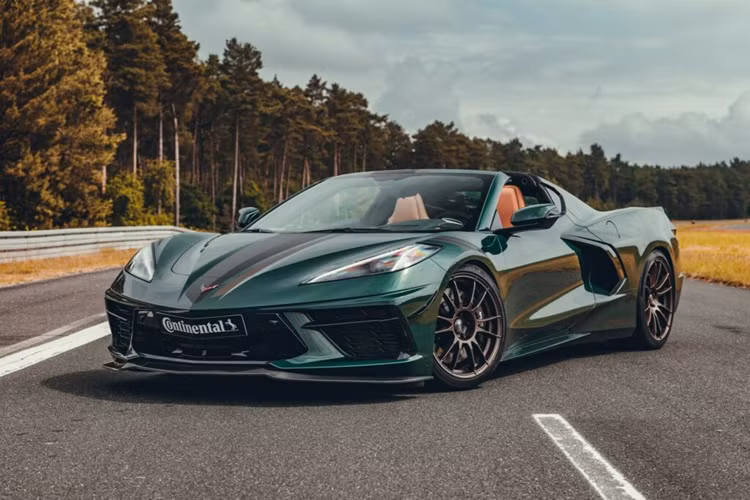 Mẫu Corvette C8 độ GeigerCars được trang bị khối động cơ V8 hút khí tự nhiên dung tích 6.2 lít mang lại công suất ấn tượng 522 mã lực và mô-men xoắn cực đại 652 Nm. Sức mạnh tăng thêm có được thông qua một ống nạp mới, thân ga và phần mềm động cơ được sửa đổi.