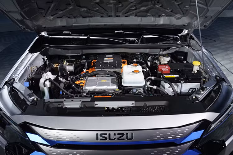 Đúng với tính chất của một chiếc xe bán tải, D-Max EV Concept sẽ dẫn động hai cầu, do được trang bị 2 mô-tơ điện đặt tại cả 2 trục bánh xe.