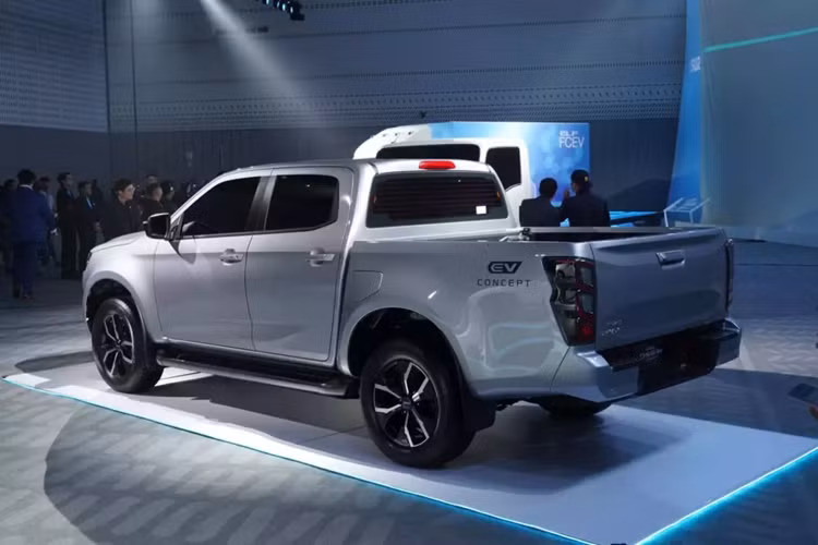 Hãng sẽ sớm đưa biến thể thuần điện vào dây chuyền sản xuất ở nhà máy Isuzu Samrong để đáp ứng nhu cầu tại địa phương, sau đó sẽ cho xuất khẩu đi châu Âu, Anh Quốc và Australia.