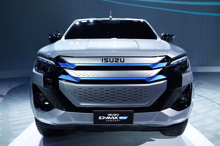 Bán tải điện Isuzu D-Max EV Concept được phát triển dựa trên chính nền tảng hiện đang được dùng cho phiên bản D-Max động cơ diesel. Xe có kiểu dáng cabin kép với 4 cửa kích thước lớn, bên trong nội thất là 2 hàng ghế tạo thành 5 chỗ ngồi rộng rãi.