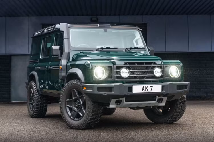 Trước đây, Ineos chính là hãng xe đã từng tranh chấp quyền sở hữu trí tuệ mẫu Defender với hãng xe đồng hương Jaguar Land Rover (JLR). Tháng 8/2020, JLR đã bị thua kiện và ông chủ của hãng hóa chất nổi tiếng Ineos, ông Jim Ratcliffe dã được quyền chế tạo mẫu xe SUV Ineos Grenadier với ngoại hình có nét tương đồng với Land Rover Defender.