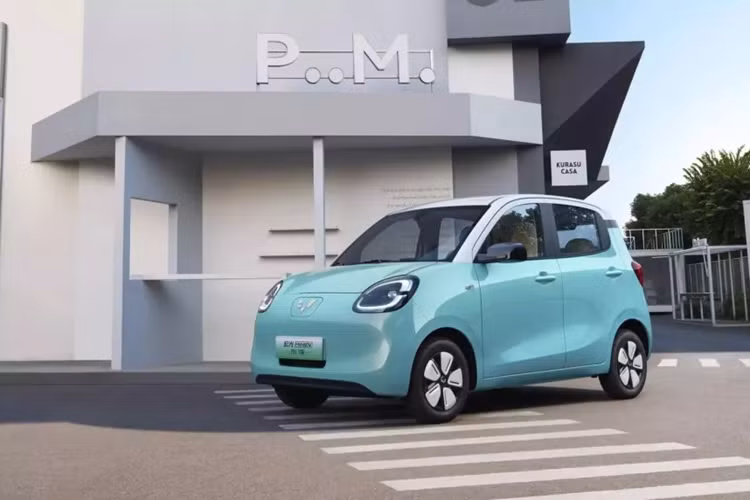Chiếc xe này là phiên bản thế hệ thứ hai của Wuling Hongguang Mini EV siêu rẻ. Đây là sự thay đổi mang tính cách mạng trong thiết kế của xe và sử dụng nền tảng Tianyu S mới, sẽ có cả phiên bản 3 và 5 cửa. Mini EV thế hệ đầu tiên đã tạo nên cơn sốt bán hàng kể từ khi ra mắt vào năm 2020, với doanh số bán ra hơn 1,4 triệu chiếc.