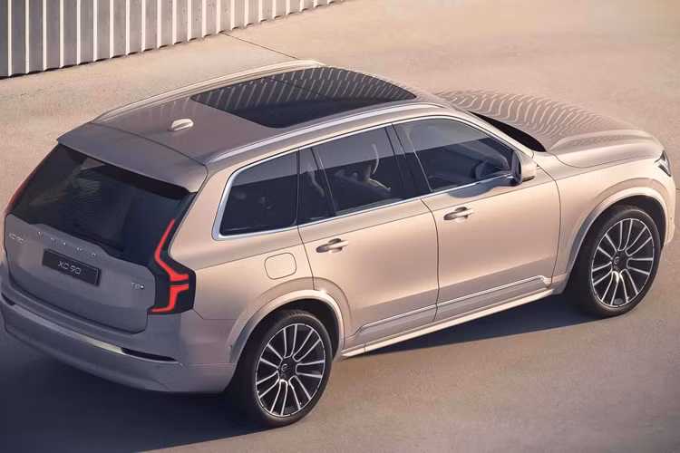 Điều này đặc biệt đúng khi xét đến việc Volvo vẫn muốn Liên minh châu Âu thực hiện kế hoạch cấm bán xe mới có động cơ đốt trong vào năm 2035.