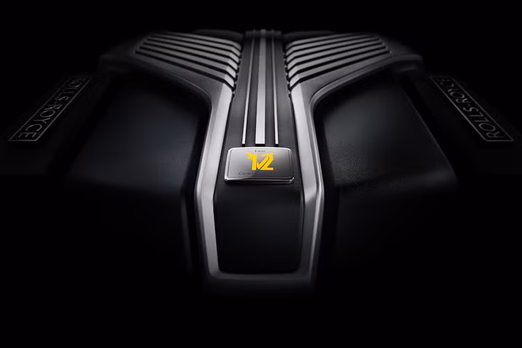 Mẫu coupe siêu sang Rolls-Royce Wraith mới được thêm vào danh sách các xe tham dự Gumball 3000 2024 thuộc phiên bản Series II, vì thế, xe sở hữu khối động cơ V12, dung tích 6.6 lít, sản sinh công suất tối đa 623 mã lực và mô-men xoắn cực đại đạt 800 Nm.
