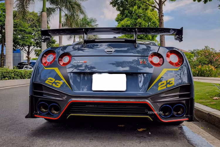 Cung cấp sức mạnh cho siêu xe Nissan GT-R Nismo Special Edition là động cơ V6 tăng áp kép 3.8 lít, sản sinh công suất tối đa 600 mã lực và mô-men xoắn cực đại 652 Nm. Động cơ đi cùng cùng hộp số ly hợp kép 6 cấp và hệ dẫn động 4 bánh.