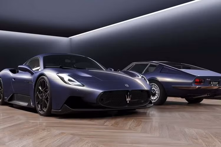  Maserati Xanh Night Interaction là màu sơn tùy chọn trên Maserati Grecale và MC20. Màu sắc này được lấy cảm hứng từ ngoại thất chiếc mẫu coupe Ghibli đời 1967.