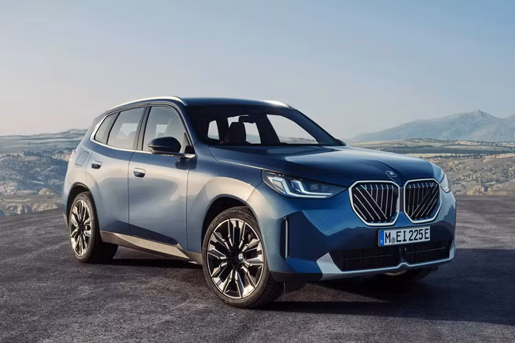 BMW chính thức công bố thông tin về thế hệ thứ 4 của dòng xe X3 với tên mã G45. Mẫu xe BMW X3 2025 mới này dự kiến được xuất xưởng ngay trong năm 2024 này tại nhà máy ở Spartanburg, Mỹ.