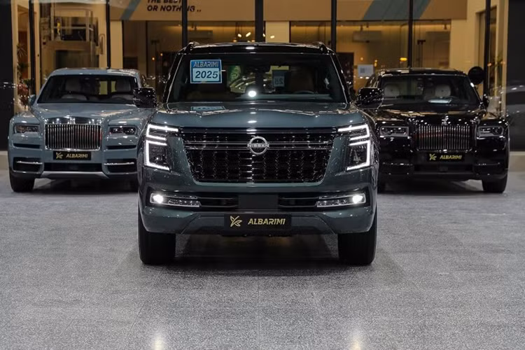 Theo kế hoạch, Nissan Patrol 2025 về Việt Nam vào tháng 5 năm sau. Xe có giá bán dự kiến là 4 tỷ đồng. Đây cũng được coi là mẫu xe tiền tỷ đầu tiên của Nissan được phân phối tại Việt Nam bên cạnh Almera, Kicks và Navara (chỉ có giá dưới 1 tỷ đồng).