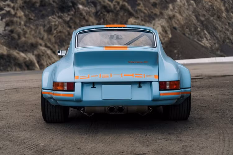 Được biết, giá khởi điểm cho một chiếc Porsche 911 RSR Project phục chế này là 375.000 Đô. Mặc dù con số này khá cao nếu đặt cạnh một chiếc Porsche 911 mới hiện nay thì đối với những người đam mê xe cổ, chắc hẳn đây không phải là một vấn đề quá lớn một khi họ đã muốn “tậu” chiếc xe độc đáo này về nhà.