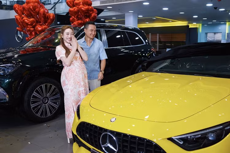 Được biết, diễn viên Chi Bảo và vợ Lý Thùy Chang chính thức về chung nhà vào năm 2021. Đến đầu năm 2022, cặp đôi đã chào đón một bé trai đầu lòng. Đến nay, cả hai vợ chồng đang có cuộc sống sung túc, viên mãn và chuẩn bị đón thêm một thành viên nữa.