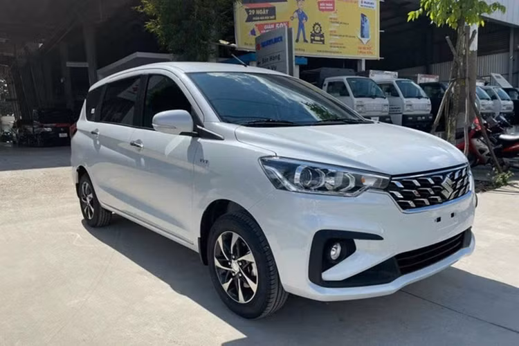 Giá trị ưu đãi của Suzuki Swift trong tháng này là 30 triệu đồng trong khi con số tương ứng của Ciaz là 45 triệu đồng. Hiện XL7 là mẫu xe bán chạy nhất của thương hiệu Suzuki tại Việt Nam.