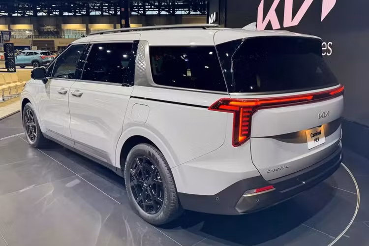 Khi mua Kia Carnival 2025, khách hàng Mỹ có thể chọn 1 trong 2 loại động cơ. Đầu tiên là động cơ xăng V6 GDI, dung tích 3.5L với công suất tối đa 287 mã lực và mô-men xoắn cực đại 352 Nm.