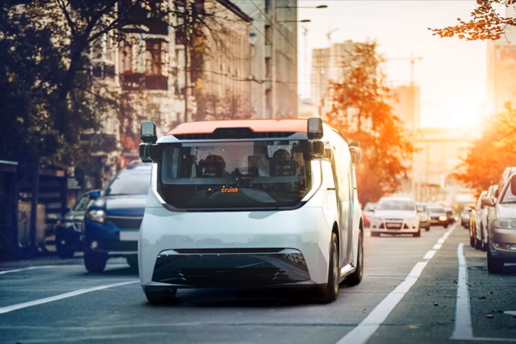 Giám đốc điều hành GM Mary Barra cho biết sự không chắc chắn về quy định đối với thiết kế đó là nguyên nhân chính dẫn đến quyết định hủy bỏ dự án này. Thay vào đó, Cruise sẽ tập trung vào việc tạo ra các phiên bản tự hành của Chevrolet Bolt thế hệ tiếp theo sẽ ra mắt vào năm 2025.