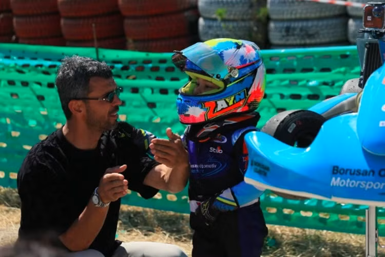 Cau be 5 tuoi drift 