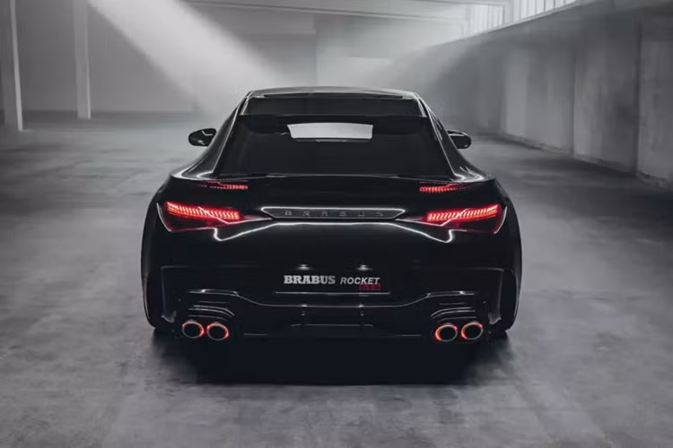 Những gì chúng ta biết là mẫu đầu tiên đã được rao bán trên trang web chính thức của Brabus, mức giá xe Mercedes-AMG SL độ Rocket GTS đắt cắt cổ là 945.762,50 euro (hoặc khoảng 1.024.553 đô la). Với số tiền đó, bạn không chỉ mua một chiếc xe mà còn mua luôn một tác phẩm kinh điển của giới độ xe.