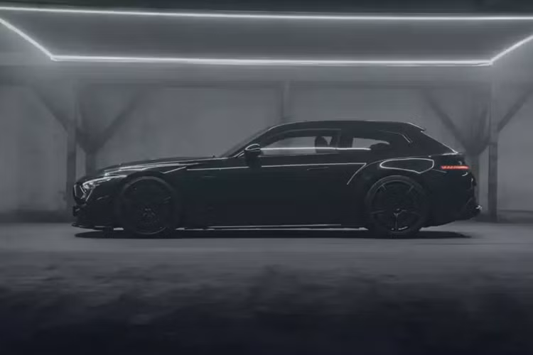 Brabus đã phải thiết kế và chế tạo một số tấm thân xe tùy chỉnh từ đầu, bao gồm mui xe, trụ, kính, chắn bùn sau và cửa sau. Rocket GTS khoe bộ bodykit táo bạo với chắn bùn trước phóng đại, nắp capo thông gió và các cửa hút gió thể thao hơn, thu hút mọi ánh nhìn và khơi dậy sự ghen tị ở bất cứ nơi nào nó đi qua.