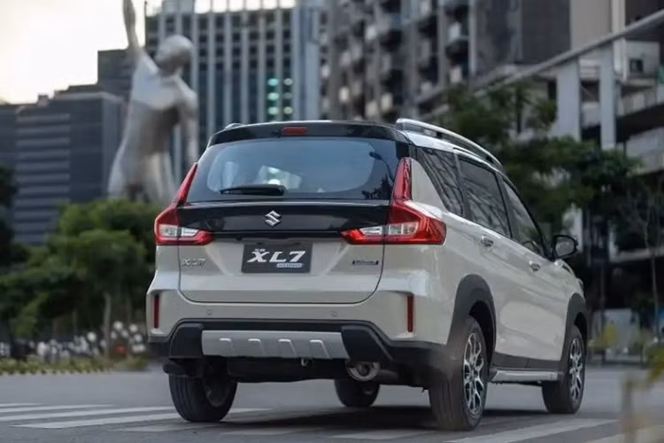 Chính vì thế, doanh số xe thường khá hẩm hiu và luôn “đội sổ”. Việc giới thiệu phiên bản hybrid tiết kiệm nhiên liệu tại Việt Nam sẽ phần nào giúp XL7 “lội ngược dòng”, lấy lại vị thế trong phân khúc.