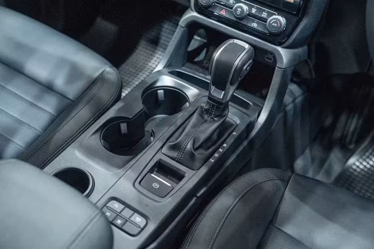 Ford Everest Sport 2024 tiếp tục dùng động cơ diesel 4 xi-lanh, tăng áp đơn, dung tích 2.0L, cho công suất tối đa 170 mã lực và mô-men xoắn cực đại 405 Nm.
