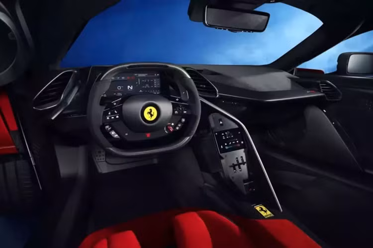 Chưa hết, F80 có thể từ vị trí đúng yên lên 200 km/giờ mất chưa đầy sáu giây (cụ thể là 5,75 giây). Ferrari F80 chỉ cao 1.138 mm và dài 2.060 mm, với tổng chiều dài 4.840 mm, siêu xe này có chiều dài cơ sở 2.665 mm). Theo Ferrari, trọng lượng khô là 1.525 kg, hệ thống hybrid 860-Volt chịu trách nhiệm cho lực ép 60 kg xuống mặt đường.