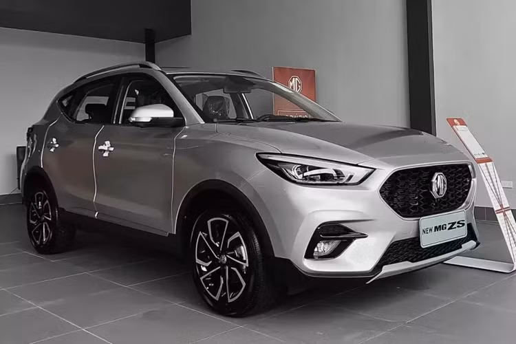 Thị trường xe hơi Việt Nam hiện đã bước vào tháng 7 Âm lịch vốn là thời điểm người tiêu dùng trong nước kiêng mua ôtô. Do đó, ngay từ đầu tháng 8/2024 này, hàng loạt hãng xe và đại lý đã công bố những chương trình ưu đãi mạnh tay. Mẫu xe MG ZS tại Việt Nam cũng là một trong số đó.