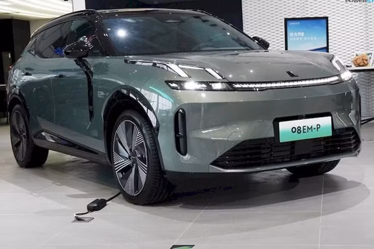 Ngoài ra, dự kiến sẽ có thêm lớp sơn trắng mới và và kích thước thân xe không thay đổi bao gồm chiều dài, chiều rộng và chiều cao lần lượt là 4820/1915/1685 mm và chiều dài cơ sở 2848 mm. Nội thất dự kiến cũng sẽ vẫn giữ nguyên, chủ yếu là các bản cập nhật cấu hình.