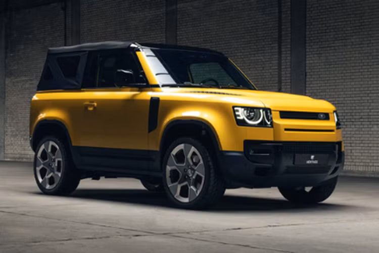 Mẫu xe SUV Land Rover Defender thế hệ cũ từng được phân phối với rất nhiều phiên bản, trong đó bao gồm cả cấu hình mui trần. Tuy nhiên, thế hệ mới nhất của dòng xe này hiện chỉ có ba phiên bản chia theo kích thước là Defender 90, 110 và 130.